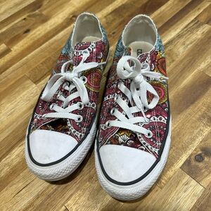 Women’s Converse, size 7